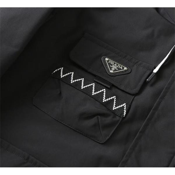 冬新作 ホワイト マルチポケットデザイン 機能的 防水 Prada プラダ コピー ダウンジャケット