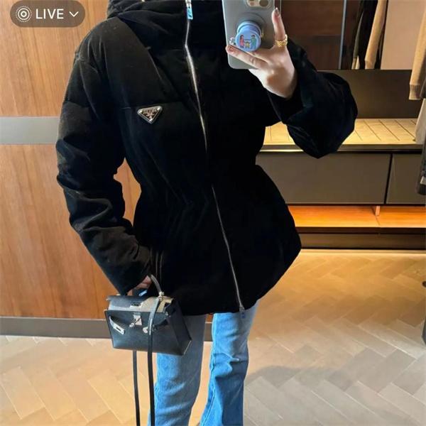 暖かみ溢れる ブラック 洗練シルエット PRADA プラダ スーパーコピー 上質ダウンジャケット