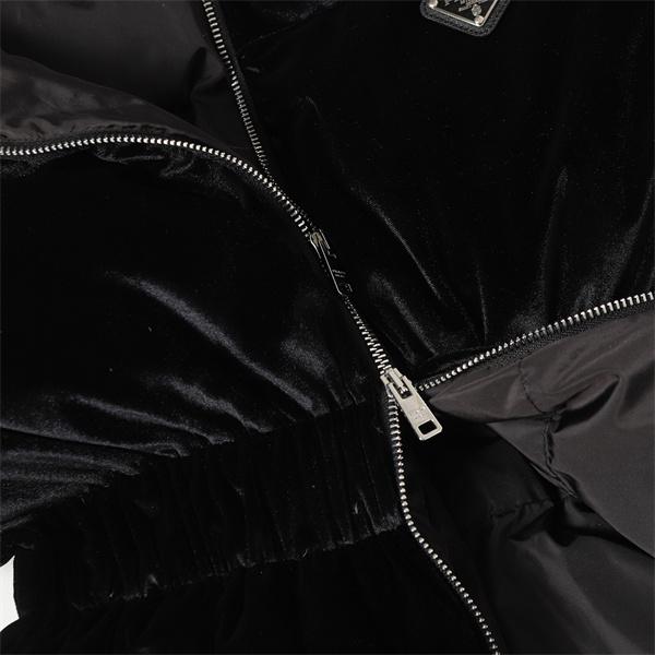 暖かみ溢れる ブラック 洗練シルエット PRADA プラダ スーパーコピー 上質ダウンジャケット