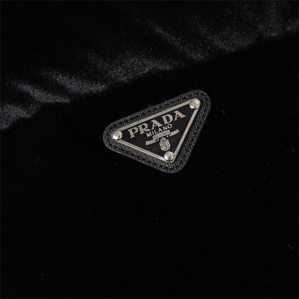 暖かみ溢れる ブラック 洗練シルエット PRADA プラダ スーパーコピー 上質ダウンジャケット