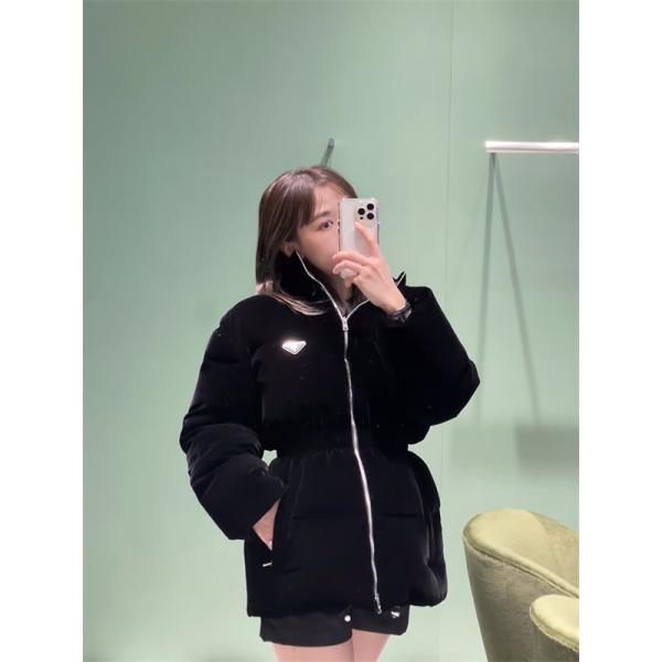 暖かみ溢れる ブラック 洗練シルエット PRADA プラダ スーパーコピー 上質ダウンジャケット