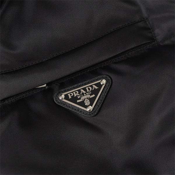 2WAYフードダウンジャケット 冬映え ブラック 軽量スタイル PRADA プラダ コピー 