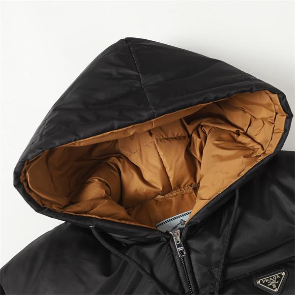 2WAYフードダウンジャケット 冬映え ブラック 軽量スタイル PRADA プラダ コピー 