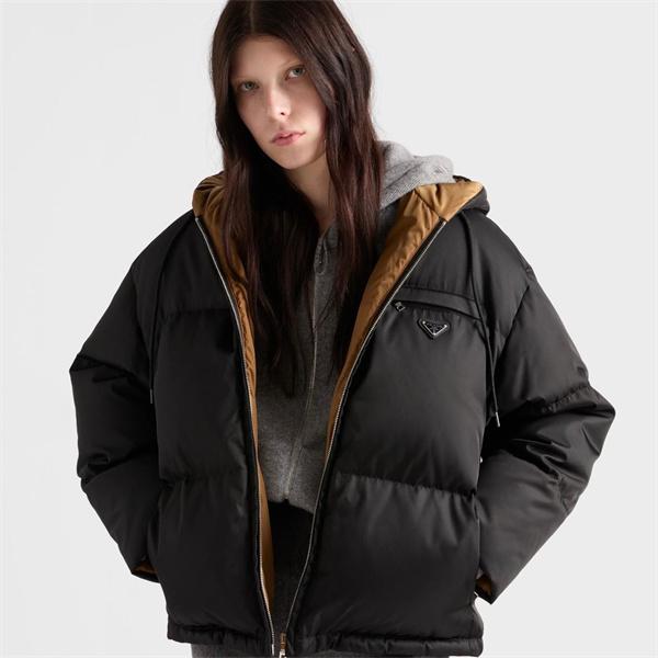 2WAYフードダウンジャケット 冬映え ブラック 軽量スタイル PRADA プラダ コピー 