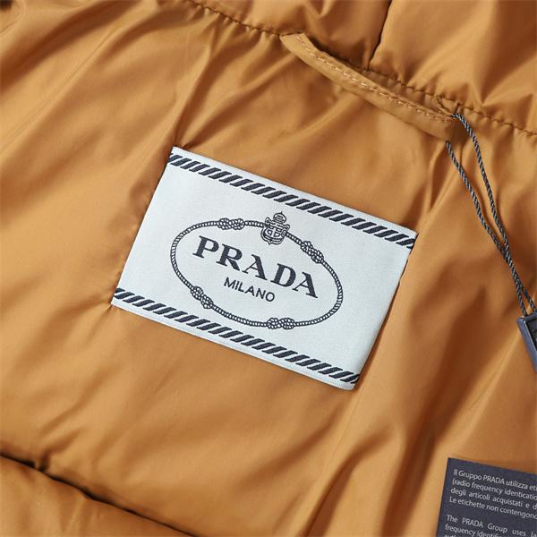 2WAYフードダウンジャケット 冬映え ブラック 軽量スタイル PRADA プラダ コピー 