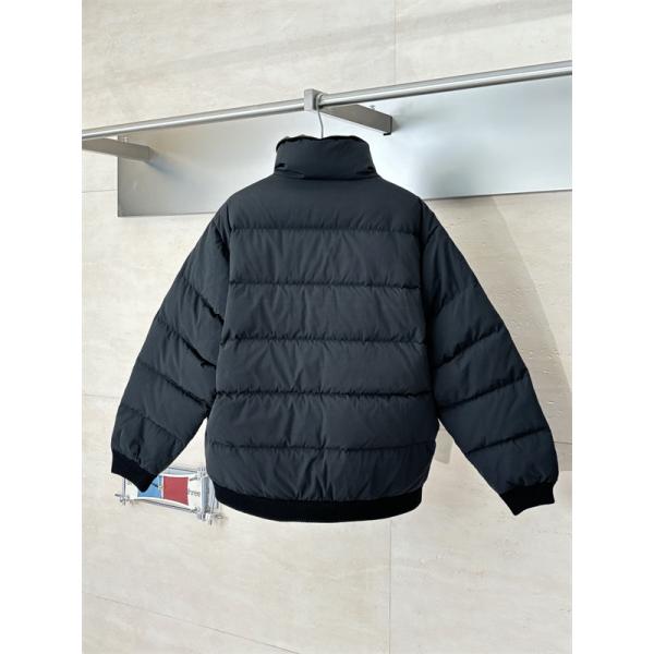 上質感漂う ダークグレー モダンキルト PRADA プラダ コピー 防寒ダウンジャケット