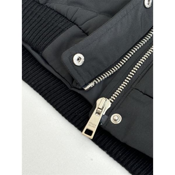 上質感漂う ダークグレー モダンキルト PRADA プラダ コピー 防寒ダウンジャケット