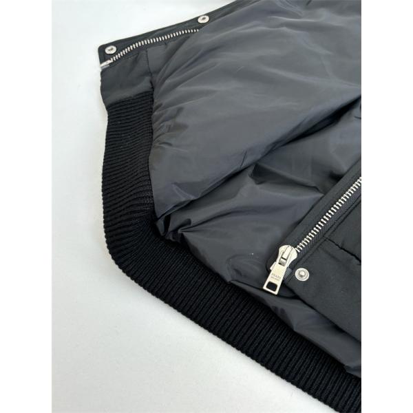 上質感漂う ダークグレー モダンキルト PRADA プラダ コピー 防寒ダウンジャケット