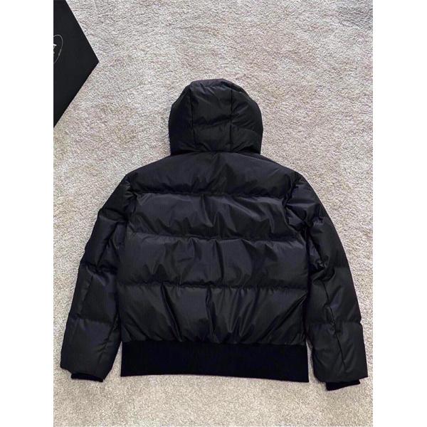 クリーンデザイン PRADA プラダ 偽物 防寒ダウンジャケット 柔らかく冬映え ホワイト 