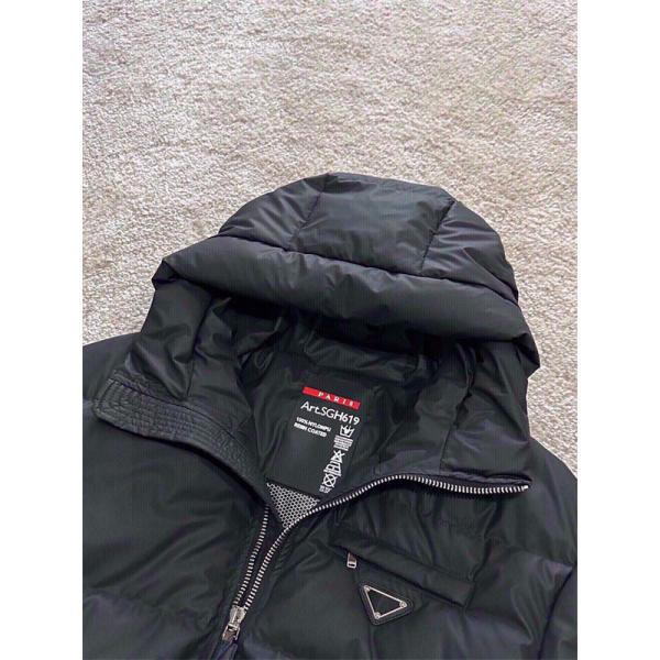 クリーンデザイン PRADA プラダ 偽物 防寒ダウンジャケット 柔らかく冬映え ホワイト 