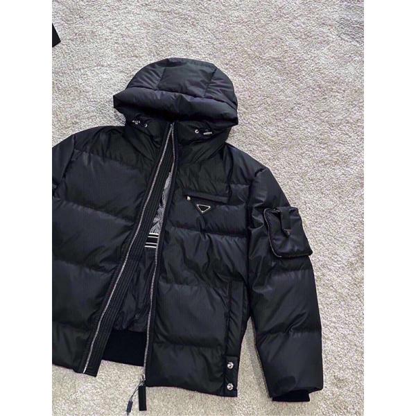 クリーンデザイン PRADA プラダ 偽物 防寒ダウンジャケット 柔らかく冬映え ホワイト 
