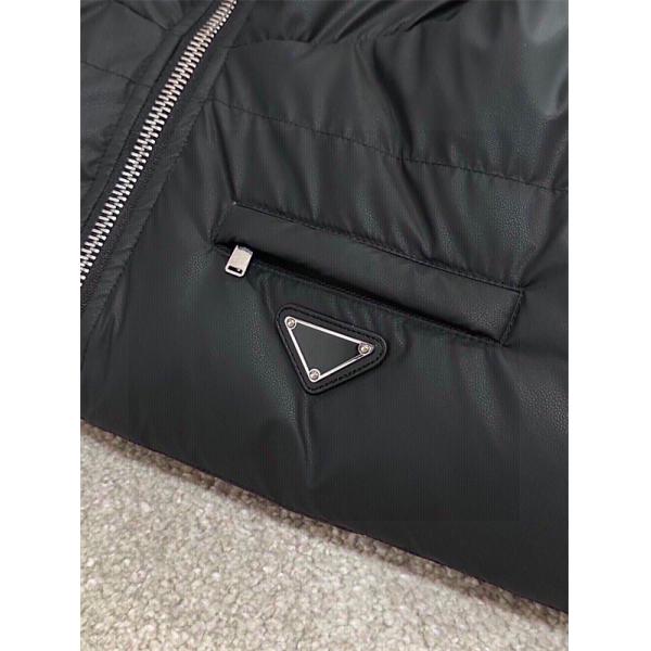 クリーンデザイン PRADA プラダ 偽物 防寒ダウンジャケット 柔らかく冬映え ホワイト 