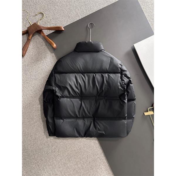 季節感香る オフホワイト ふんわりエレガント PRADA プラダ コピー ダウンジャケット