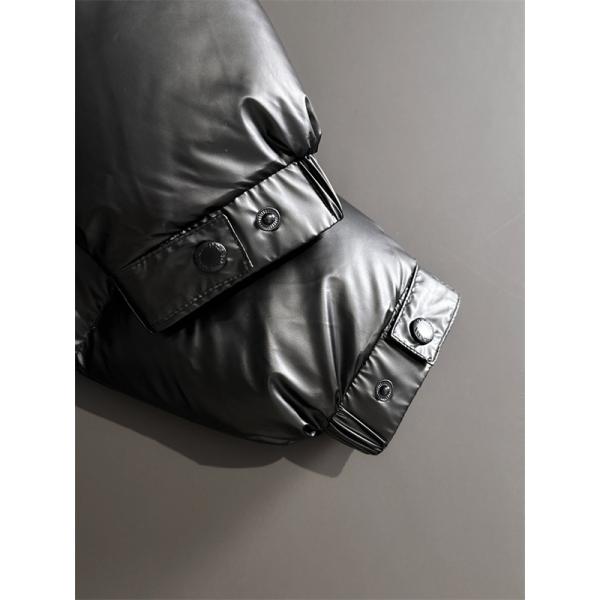 冬映えライトグレーカラー 上品暖か 2025秋冬快適 人気 PRADA プラダ スーパーコピー ダウンジャケット