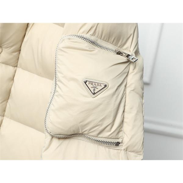 PRADA プラダ コピー ダウンジャケット深黒シックブラックカラー 防寒柔らか 2025秋冬洗練 定番