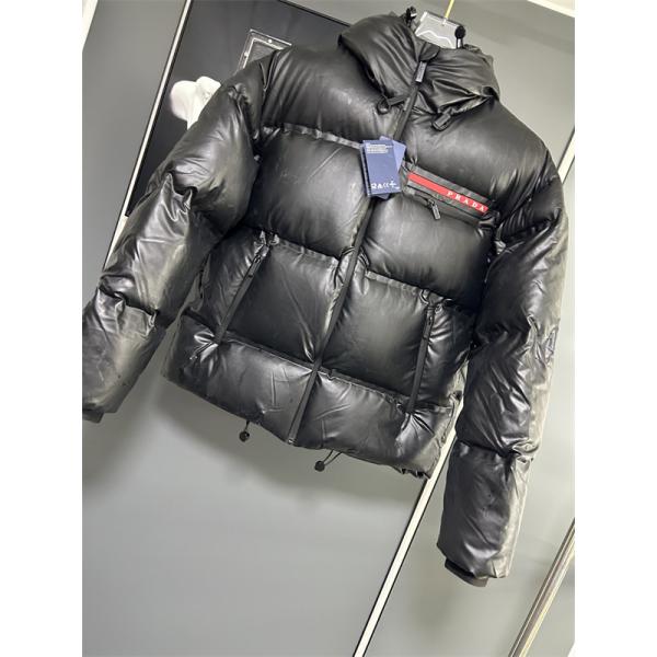 光沢ブラックレザー調カラー 迫力暖感 冬季重厚 最新 PRADA プラダ スーパーコピー ダウンジャケット