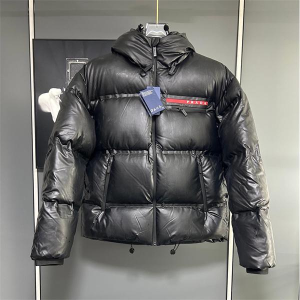 光沢ブラックレザー調カラー 迫力暖感 冬季重厚 最新 PRADA プラダ スーパーコピー ダウンジャケット