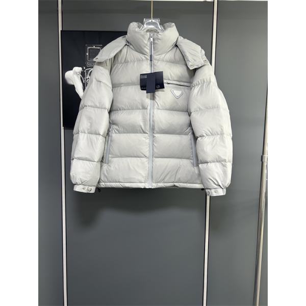 マットディープブラックカラー PRADA プラダ コピー ダウンジャケット 静寂暖保 2025秋冬万能 話題