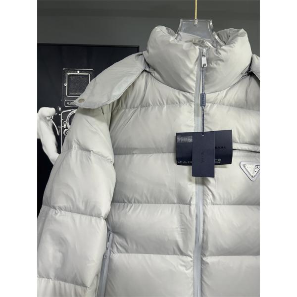 マットディープブラックカラー PRADA プラダ コピー ダウンジャケット 静寂暖保 2025秋冬万能 話題