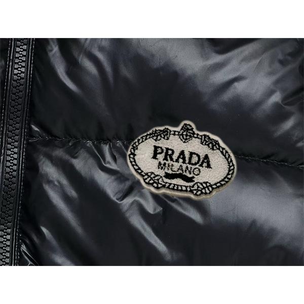 艶感ブラックシャイニーカラー 冬映え艶暖 2025秋冬定番 売れ筋 PRADA プラダ 偽物 ダウンジャケット