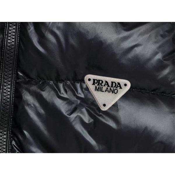 マットブラック立体ステッチ モード系 2025秋冬防寒 PRADA プラダ 偽物 ダウンジャケット 新作アイテム