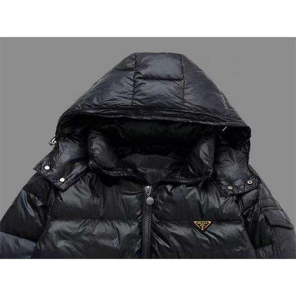 チャコールブラック軽量シンプル 落ち着き 2025秋冬万能 PRADA プラダ コピー ダウンジャケット 売れ筋ワード