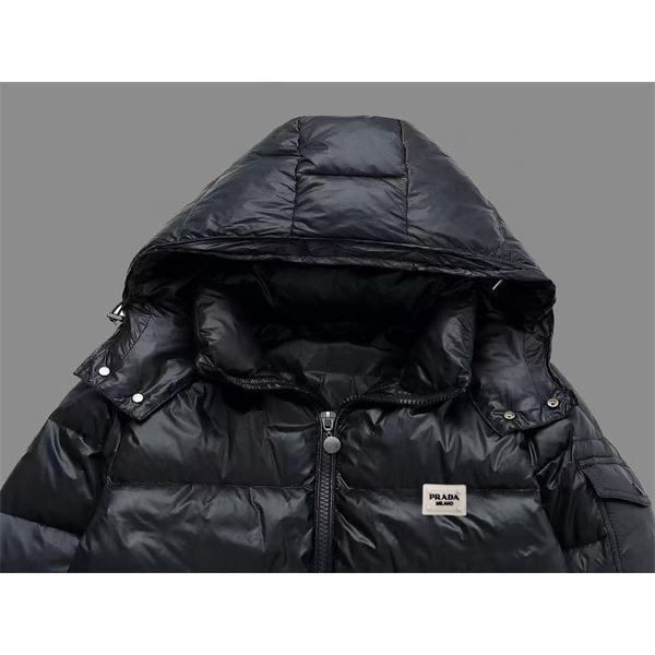 ブラック光沢ロゴアクセント スタイリッシュ 2025秋冬向け PRADA プラダ 偽物ダウンジャケット 注目キーワード