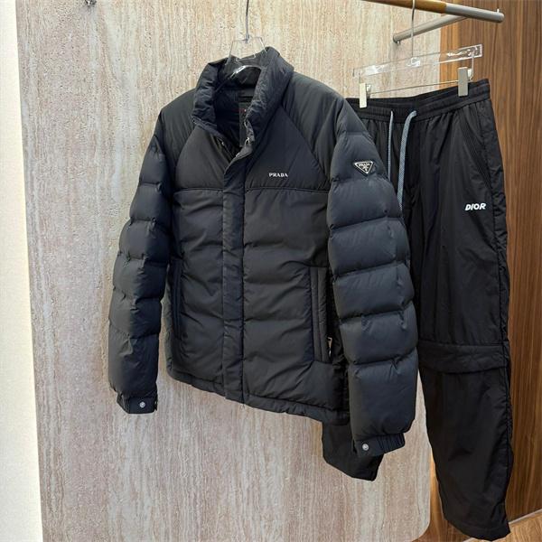 PRADA プラダ スーパーコピー ブラックダウンジャケット 高品質 N 級品 2025秋冬保温 軽量アウター
