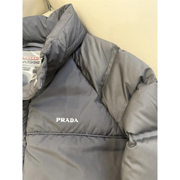 PRADA プラダ スーパーコピー ブラックダウンジャケット 高品質 N 級品 2025秋冬保温 軽量アウター