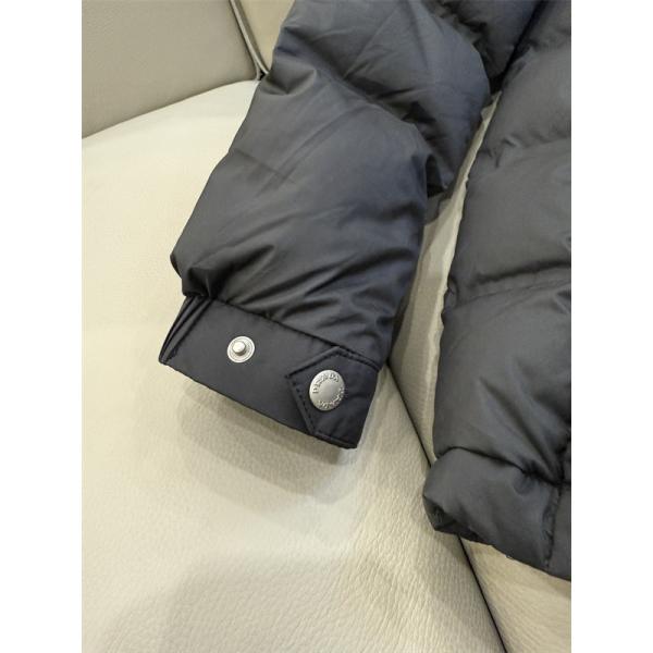 PRADA プラダ スーパーコピー ブラックダウンジャケット 高品質 N 級品 2025秋冬保温 軽量アウター