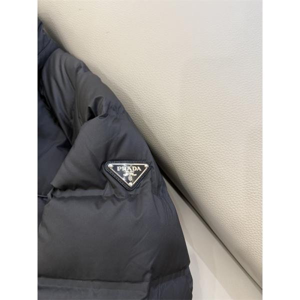 PRADA プラダ スーパーコピー ブラックダウンジャケット 高品質 N 級品 2025秋冬保温 軽量アウター