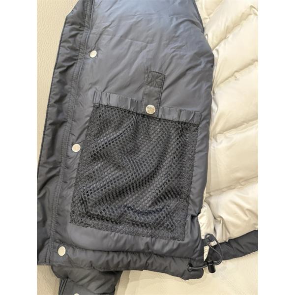 PRADA プラダ スーパーコピー ブラックダウンジャケット 高品質 N 級品 2025秋冬保温 軽量アウター