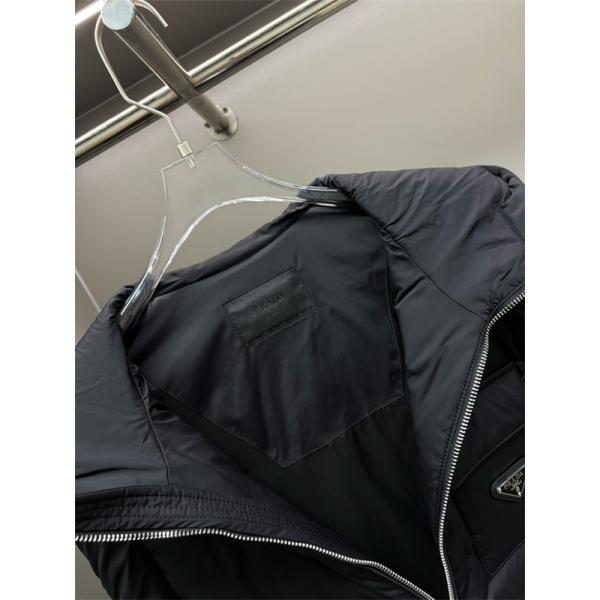 PRADA プラダ スーパーコピー ホワイト ダウンベスト パーカー付き 高品質 2025秋冬アイテム