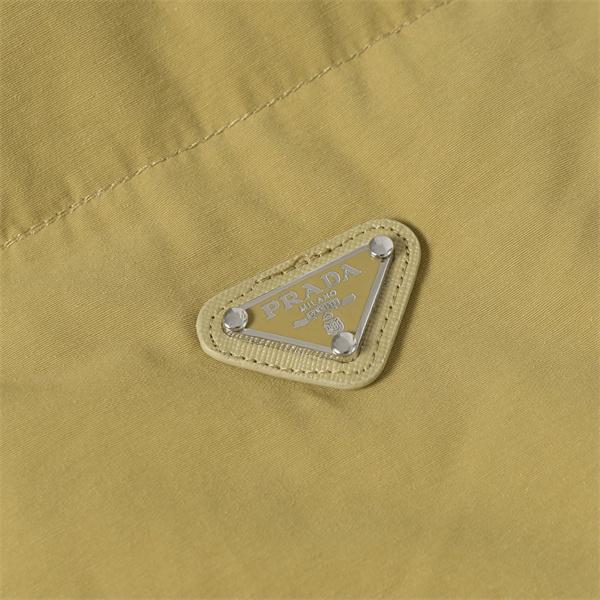 プラダ PRADA スーパーコピー ベージュダウンベスト ボタンフロント 高品質2025秋冬アウター