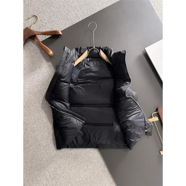 高品質 N 級品 2025秋冬アイテム プラダ PRADA 偽物 ダークグレーダウンベスト ズッパーフロント