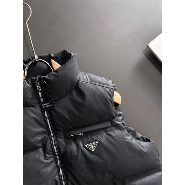 高品質 N 級品 2025秋冬アイテム プラダ PRADA 偽物 ダークグレーダウンベスト ズッパーフロント