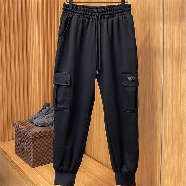 プラダ PRADA 偽物 ブラックカーゴパンツ トライアングルロゴアクセント 高品質カジュアルボトム