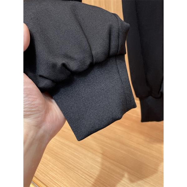 プラダ PRADA 偽物 ブラックカーゴパンツ トライアングルロゴアクセント 高品質カジュアルボトム