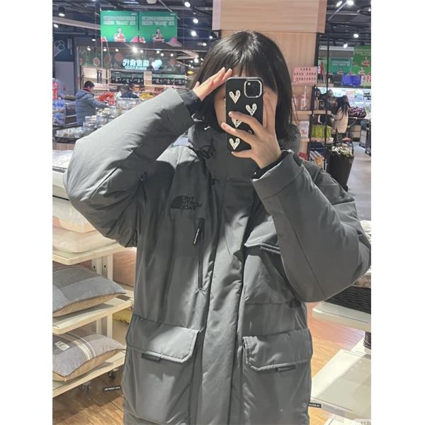 The North Face コピー グレーマルチポケットダウンジャケット アウトドア風 2025秋冬注目 ザノースフェイス
