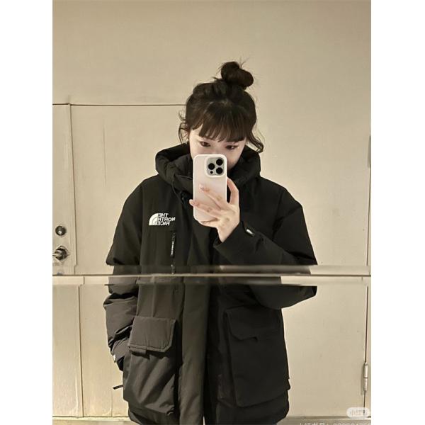 The North Face コピー グレーマルチポケットダウンジャケット アウトドア風 2025秋冬注目 ザノースフェイス