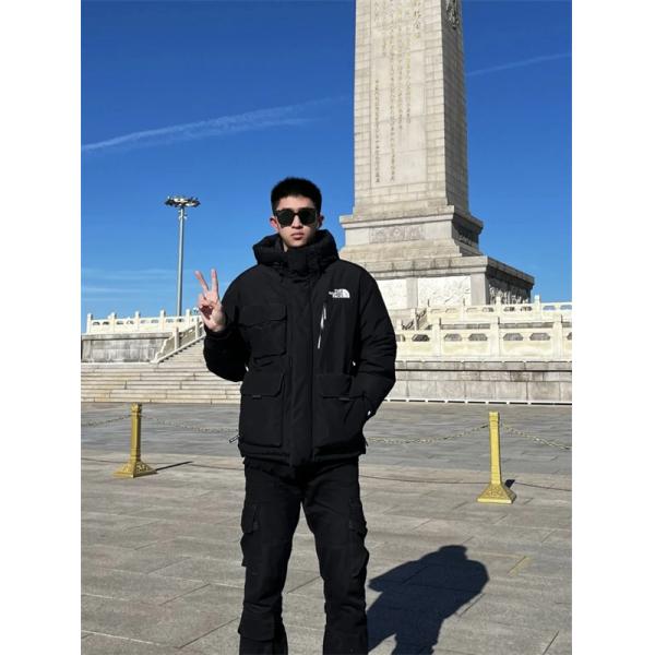 The North Face コピー グレーマルチポケットダウンジャケット アウトドア風 2025秋冬注目 ザノースフェイス