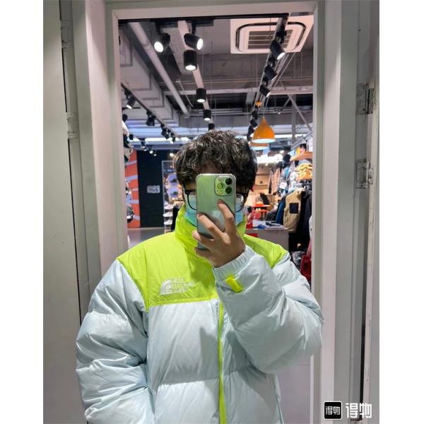 The North Face スーパーコピー 蛍光グリーン拼色ダウンジャケット カップル風 2025秋冬彩り ザノースフェイス