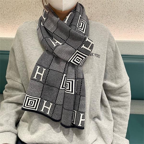 幾何 H ロゴ柄 シックモノクロ HERMES エルメス 偽...