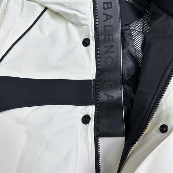 ブラックハードシェル ユーティリティ機能的 BALENCIAGA バレンシアガ 偽物 アウター  季節限定モデル