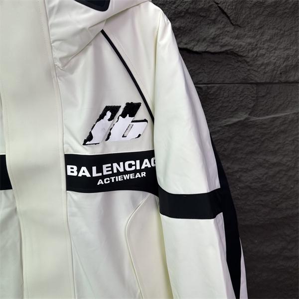 ブラックハードシェル ユーティリティ機能的 BALENCIAGA バレンシアガ 偽物 アウター  季節限定モデル