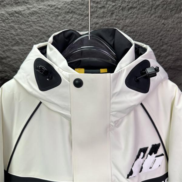 ブラックハードシェル ユーティリティ機能的 BALENCIAGA バレンシアガ 偽物 アウター  季節限定モデル