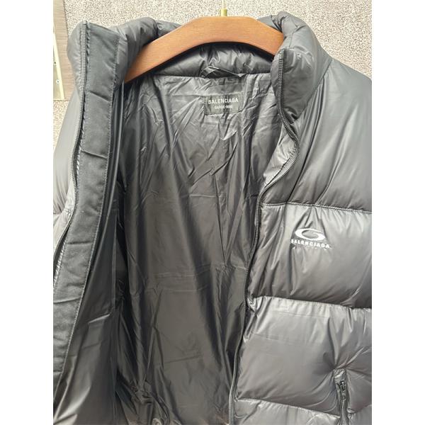 BALENCIAGA ブラックパフ型 クラシック無難 バレンシアガ コピー ダウンジャケット 秋冬高品質アウター