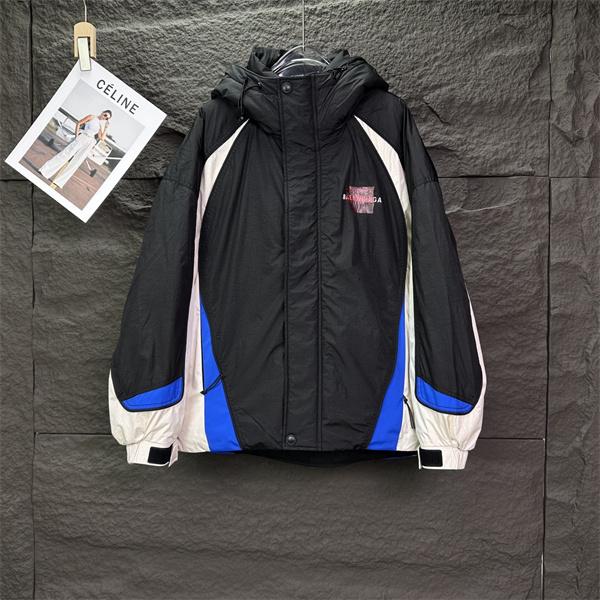 ブラックホワイトブルー ダイナミックカラーブロック BALENCIAGA バレンシアガ 偽物 アウター 最新コレクション