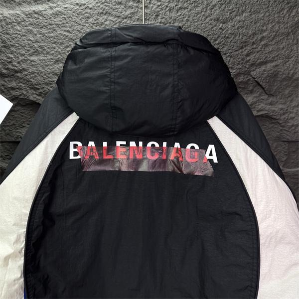 ブラックホワイトブルー ダイナミックカラーブロック BALENCIAGA バレンシアガ 偽物 アウター 最新コレクション