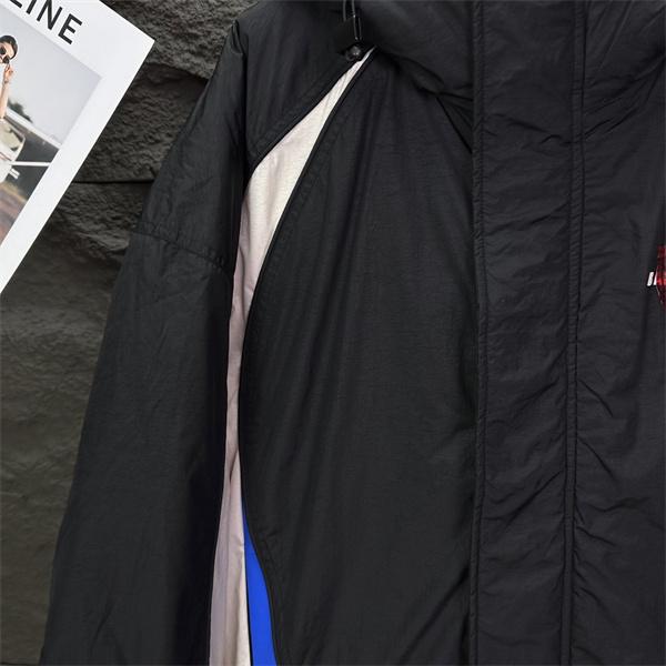 ブラックホワイトブルー ダイナミックカラーブロック BALENCIAGA バレンシアガ 偽物 アウター 最新コレクション